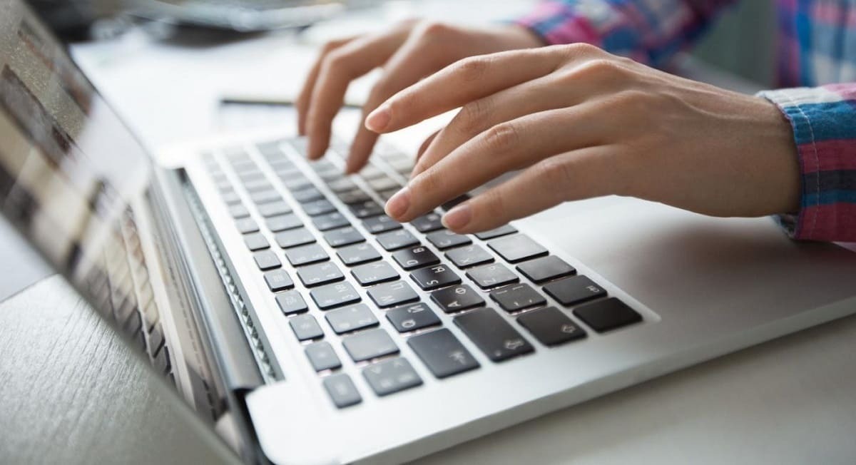 La creación de empresas en Andalucía sube un 3,49 y las disoluciones caen un 6,69