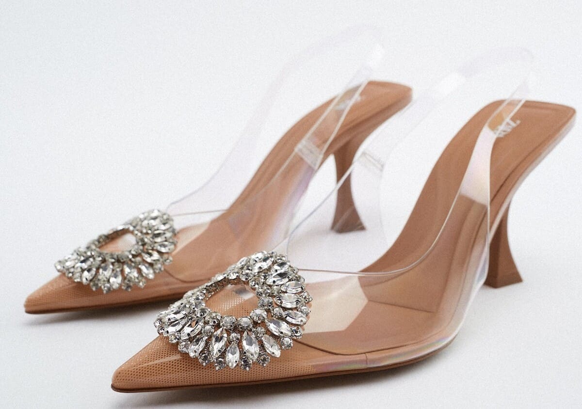 Zapatos de vinilo con hebilla metalizada