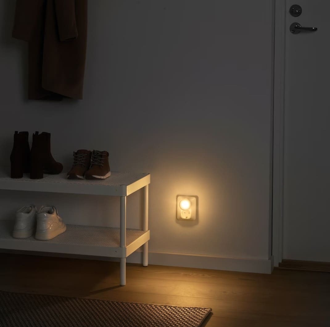 Lámpara de noche con sensor MÖRKRÄDD