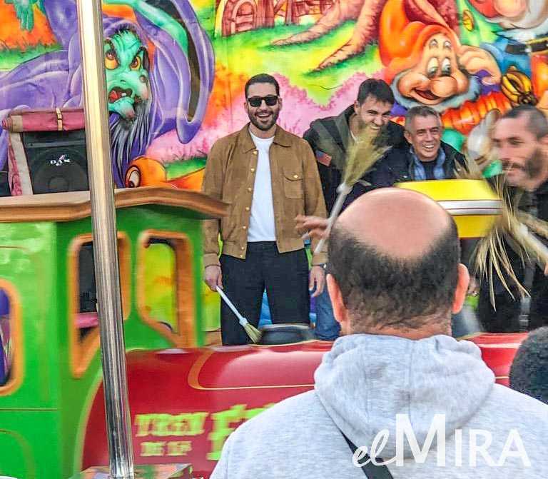 El Turronero y Miguel Ángel Silvestre en la Feria de la Navidad de Jerez (2)