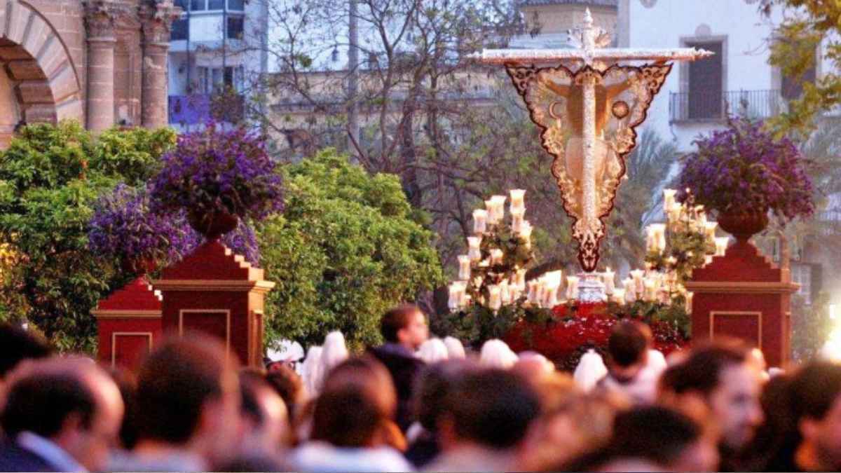 El Cristo de la Expiración a su paso por la carrera oficial de Jerez