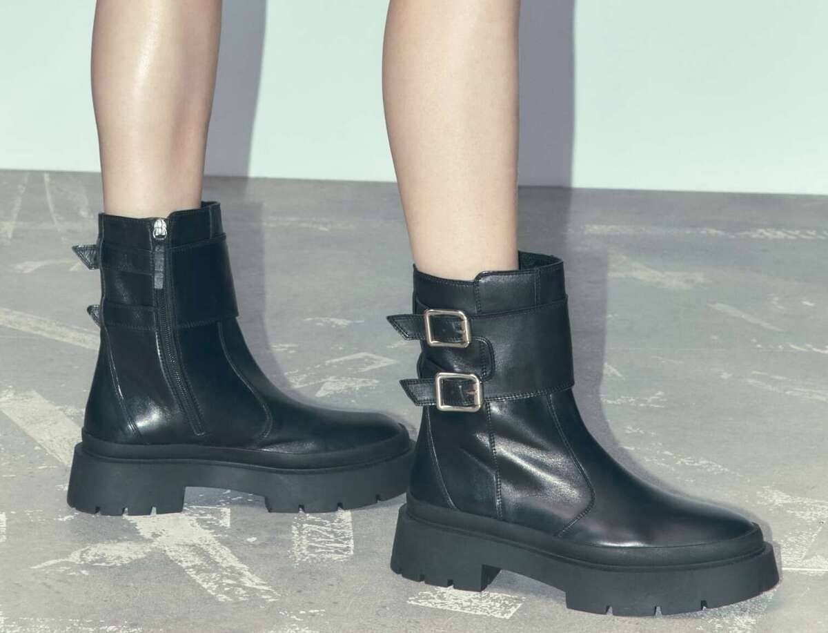 BOTÍN MOTERO PIEL HEBILLAS