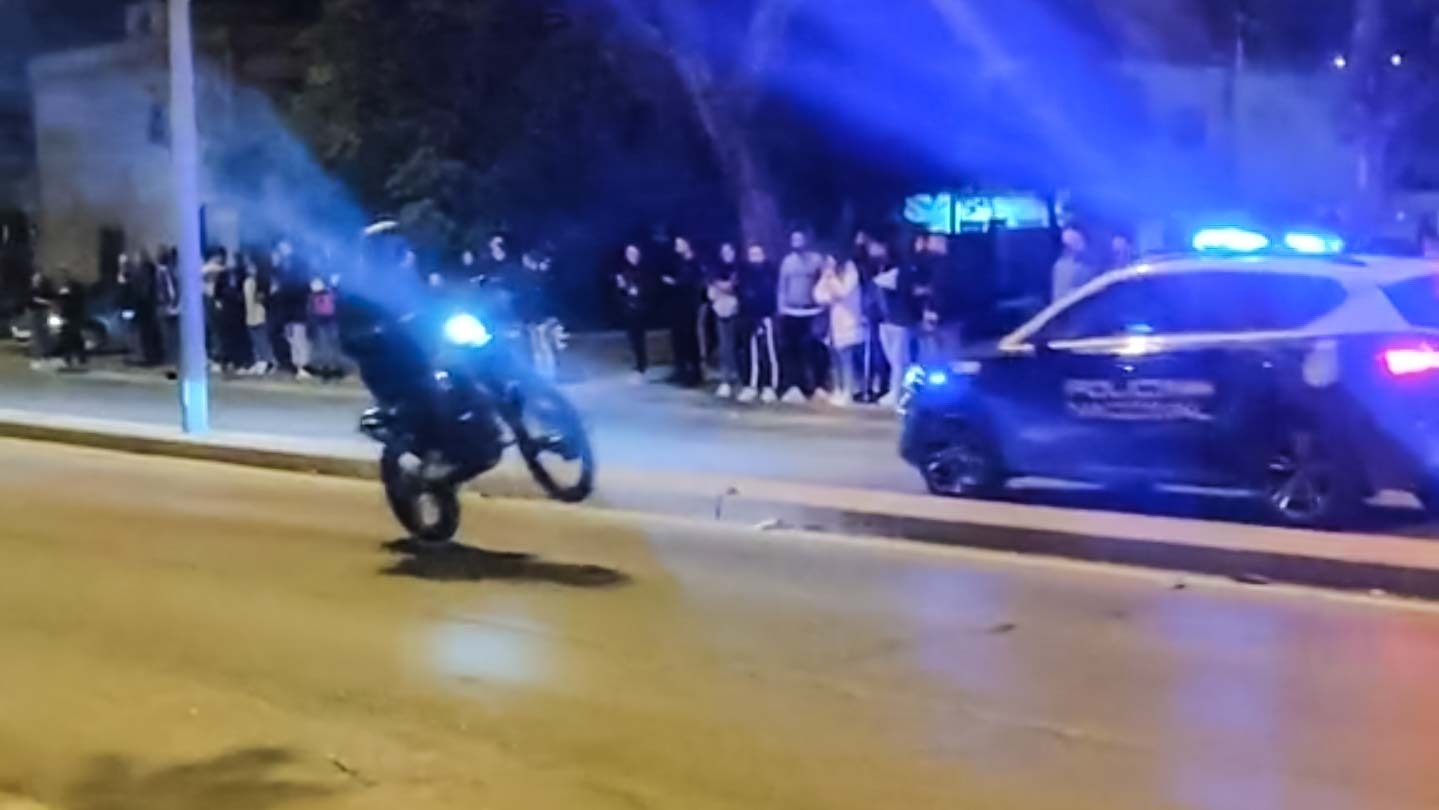 Carreras ilegales en la Avenida Blas Infante