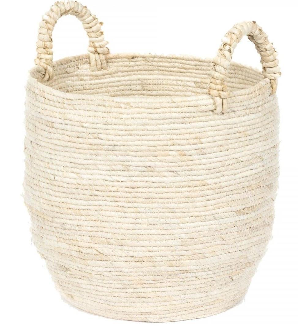 Cesto trenzado con asas de fibra natural