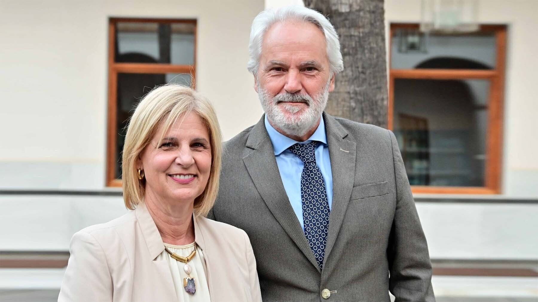 María José García-Pelayo junto a Agustín Muñoz