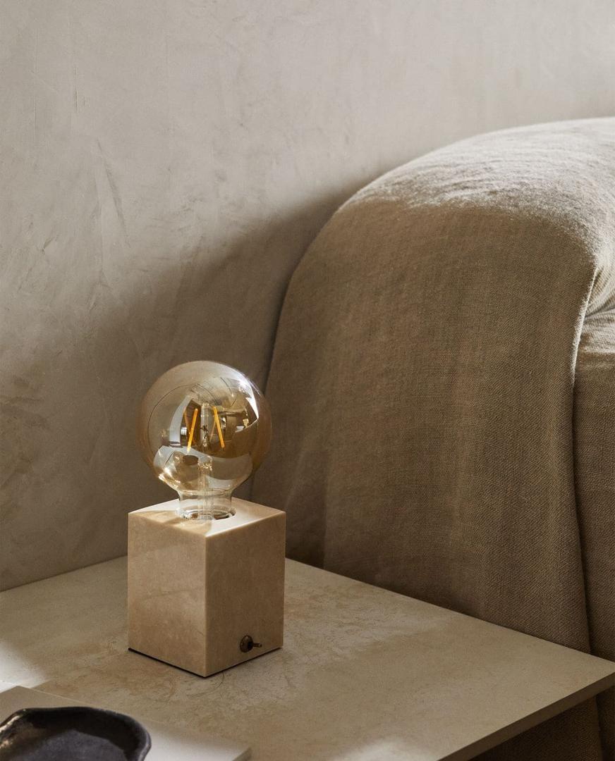 Lámpara con base de mármol