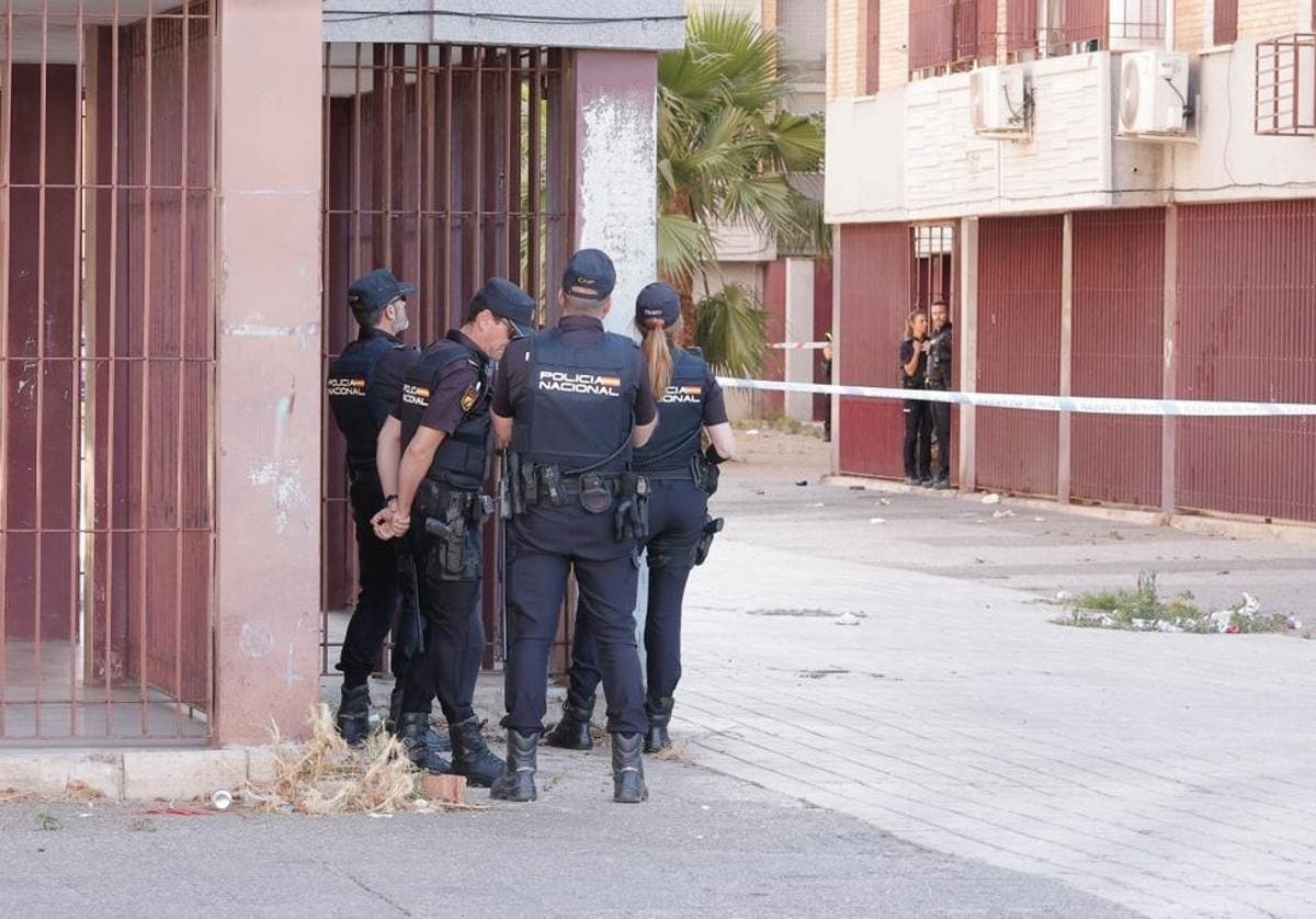 La Policía Nacional ha desplegado un fuerte operativo en la zona