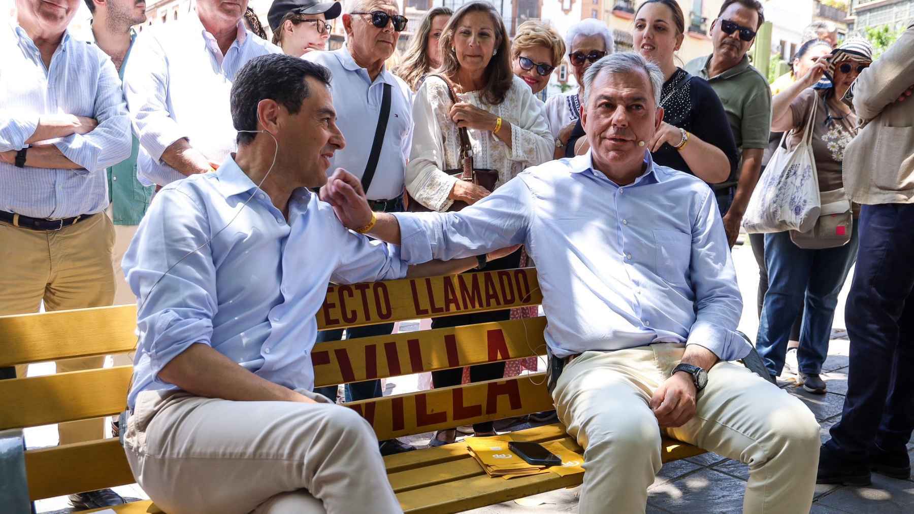 José Luis Sanz y Juanma Moreno en Triana