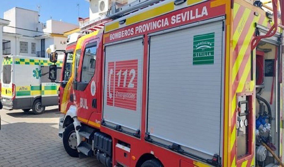 Bomberos de Sevilla desplazados hasta el lugar de los hechos
