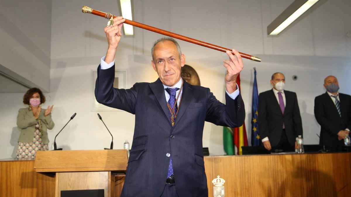 José María Soriano, en su investidura como alcalde de Tomares