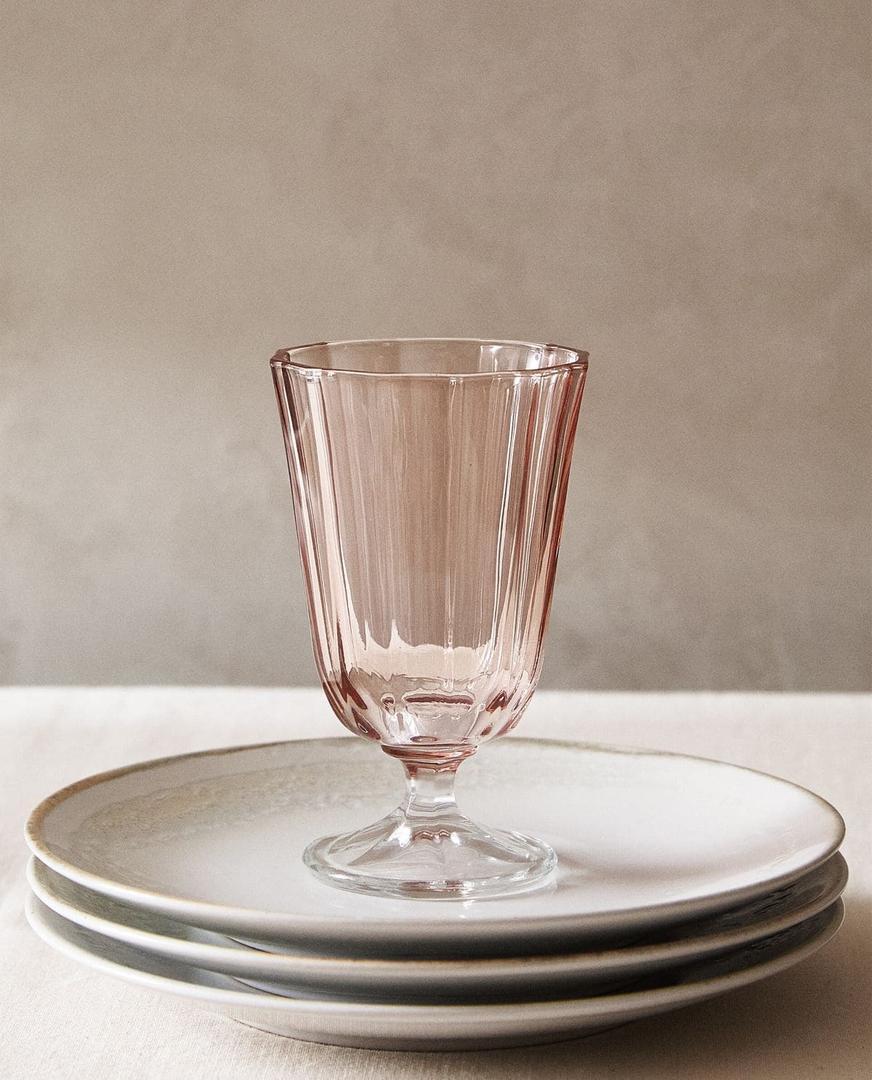 Copa de vidrio facetada