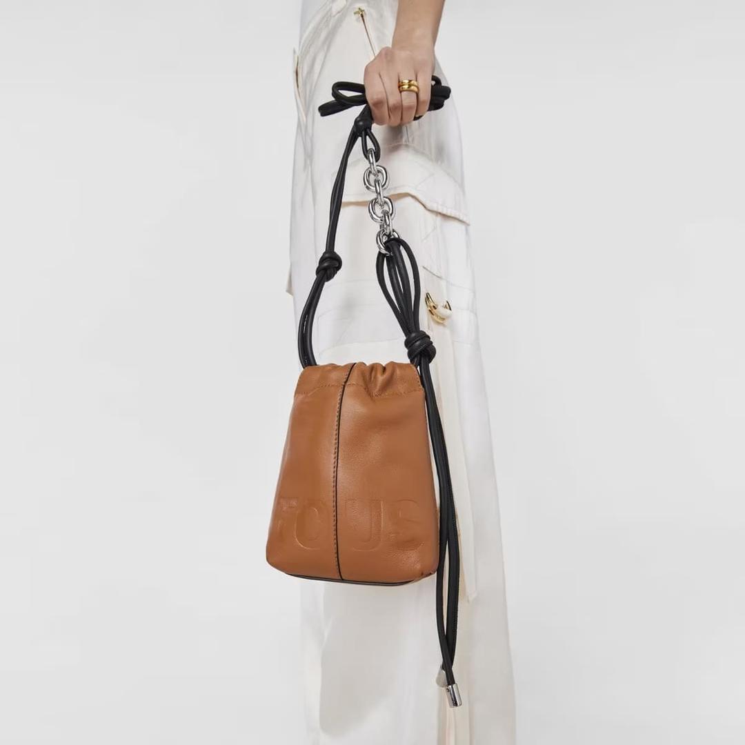 Mini bolso de piel de la colección Tous Cloud