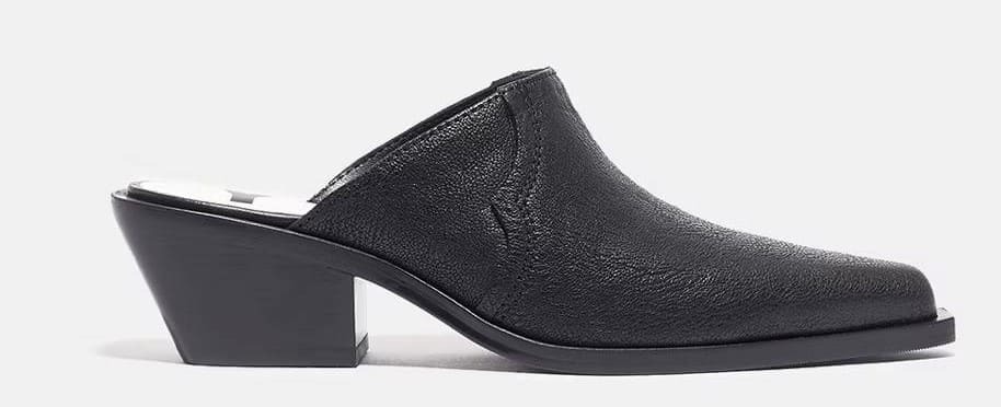 Zuecos de piel con puntera afilada Bimba y Lola