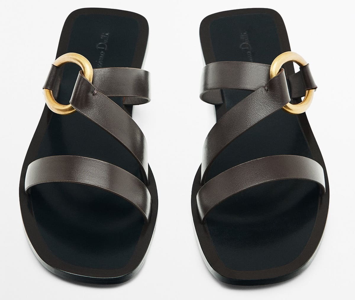 Sandalias de inspiración romana con detalle de anilla de Massimo Dutti