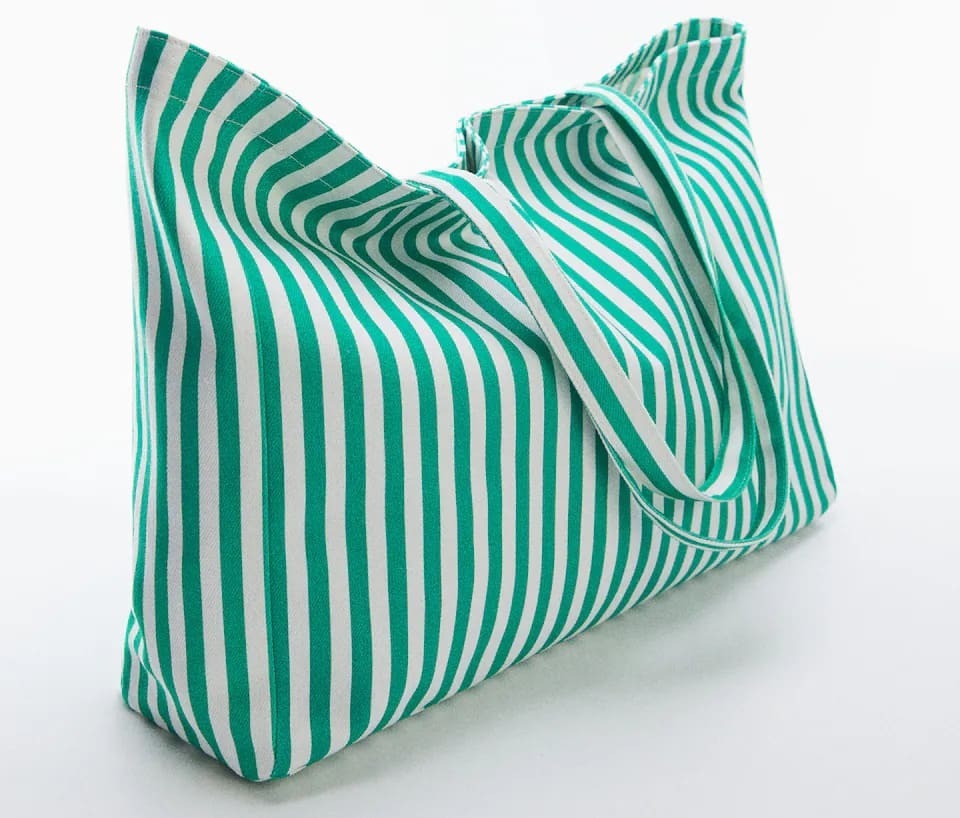 Bolso shopper con estampado de rayas de Mango