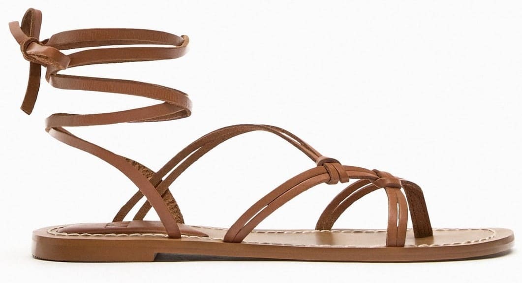 Sandalias planas con ajuste trenzado