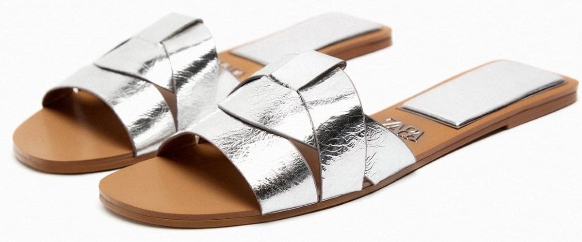 Sandalia plana de piel con pala cruzada