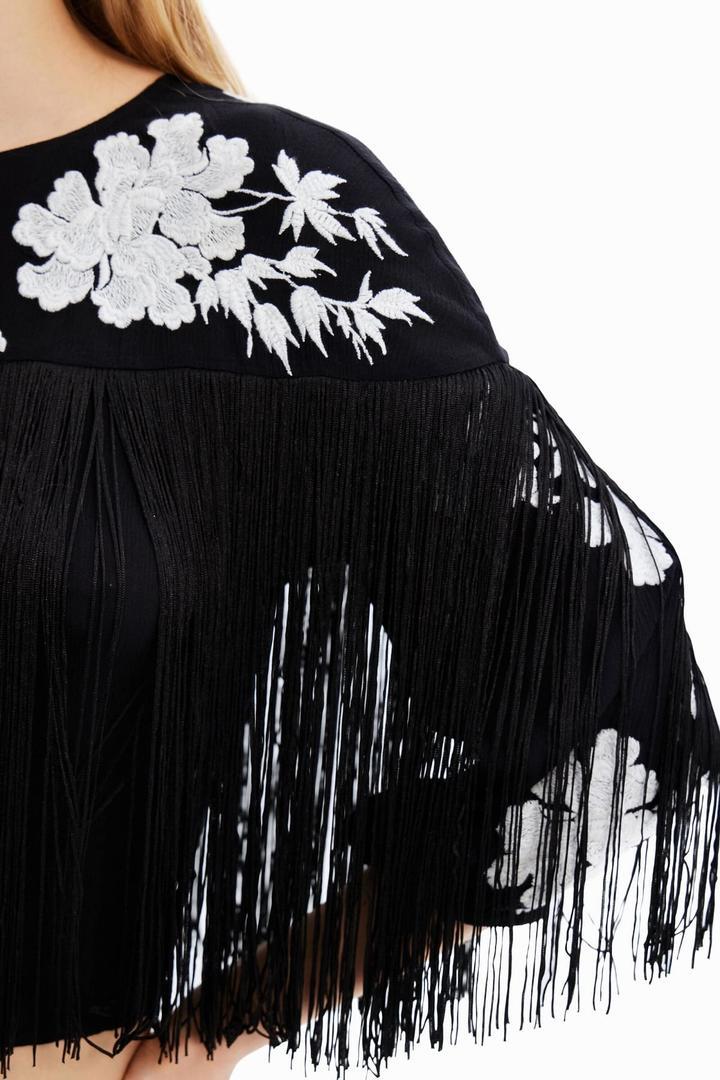 Blusa bordada de flecos negra con flores de Desigual