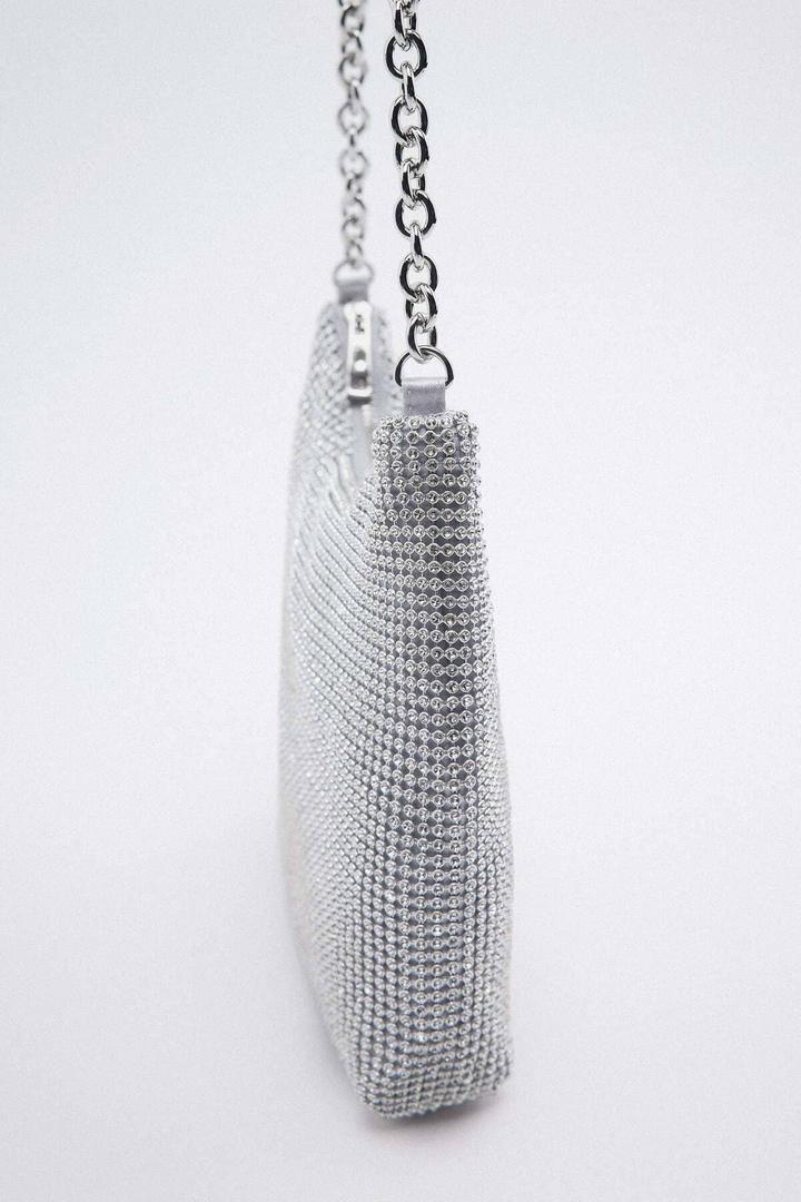 Bolso bandolera con brillos de Zara