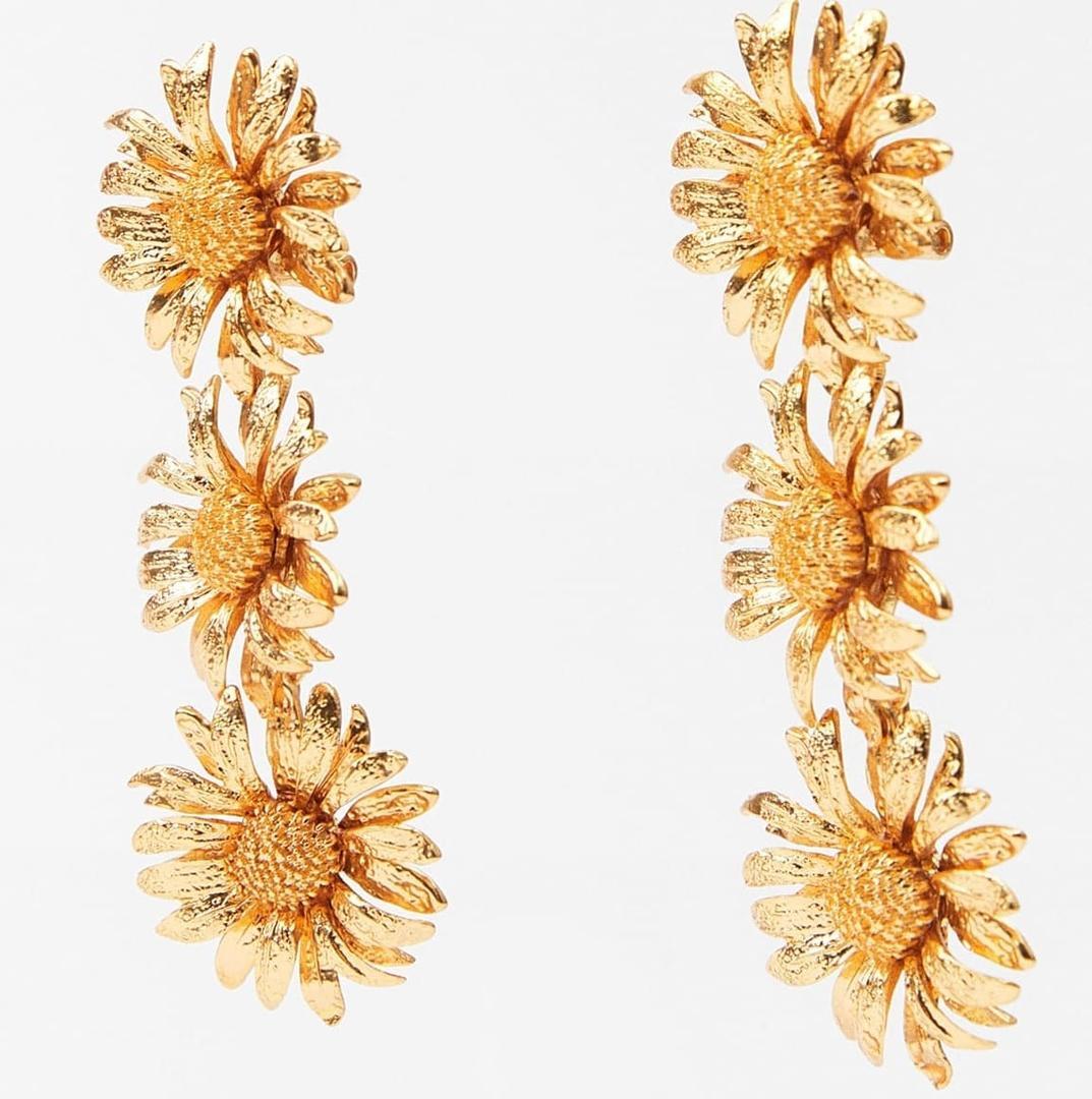 Pendientes metálicos colgantes de margarita de Zara