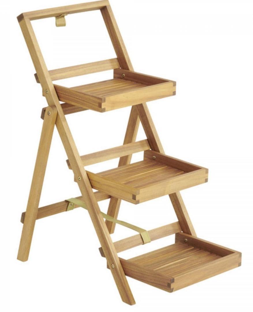 Estantería de madera para el jardín