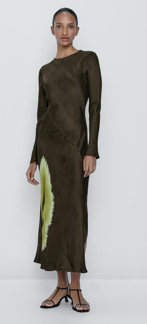 Vestido fluido estampado verde de Massimo Dutti