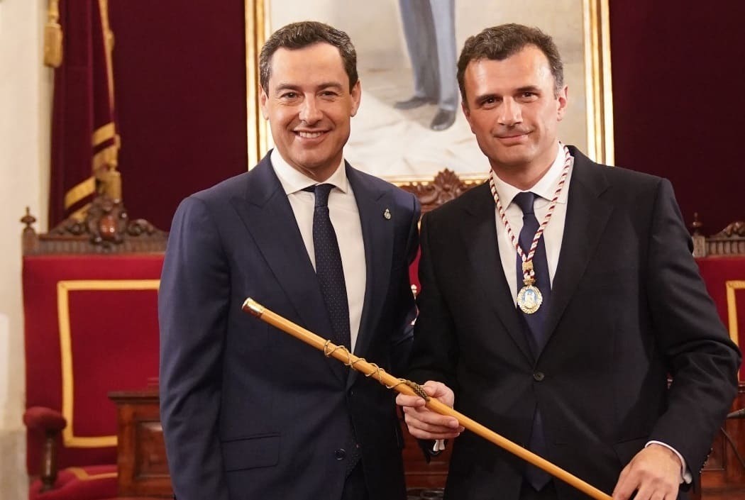 Bruno García, poco después de recibir el bastón de mando de la ciudad de Cádiz
