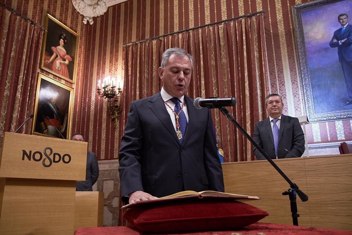 José Luis Sanz jura su cargo como alcalde de Sevilla