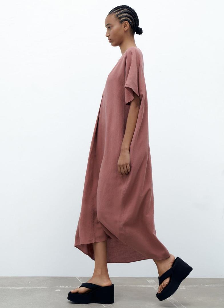 Vestido túnica con pliegues de Zara