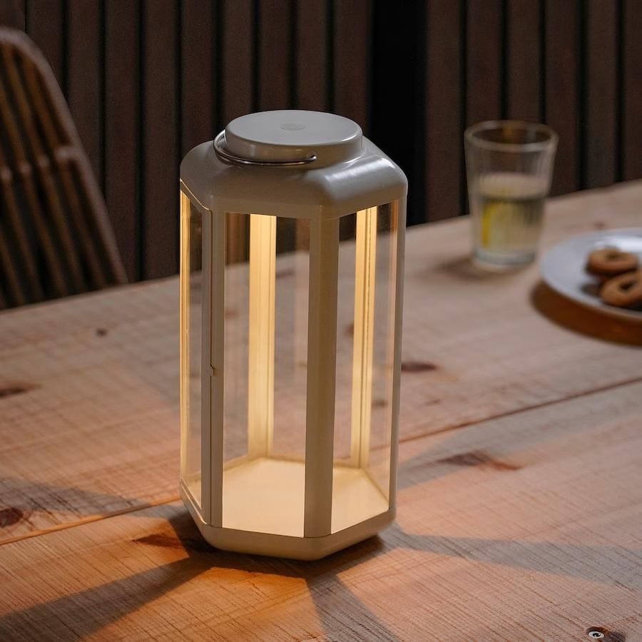 Lámpara de mesa estilo farol SOMMARLÅNKE