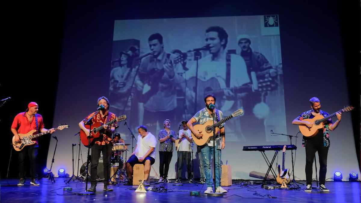 Homenaje a Los Delinqüentes en el Show del Comandante Lara