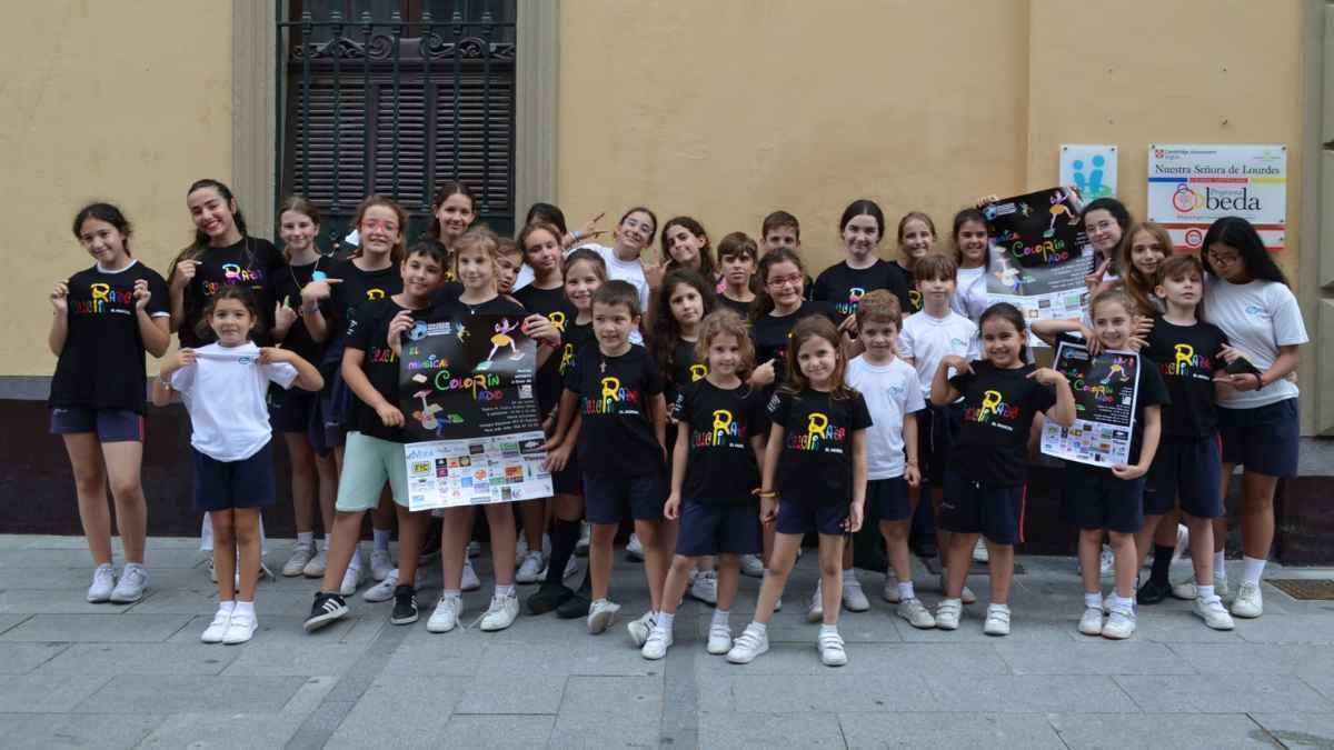 Alumnos del  colegio de Nuestra Señora de Lourdes (Esclavas)