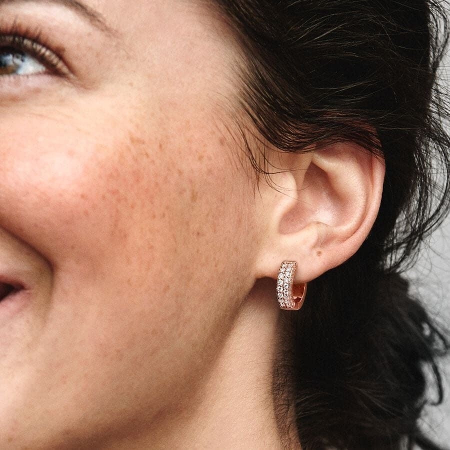 Pendientes de aro fila doble de pavé de Pandora