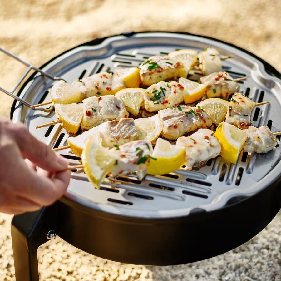KORPÖN Barbacoa de carbón portátil negra de Ikea
