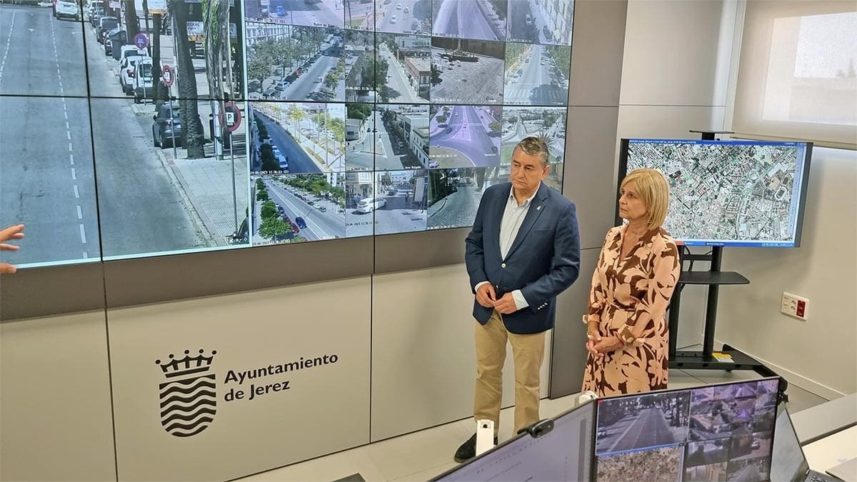 Antonio Sanz y María José García-Pelayo en la nueva Jefatura de la Policía Local 