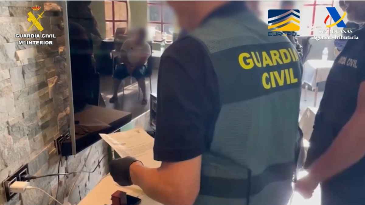 Guardia Civil en un momento de la operación