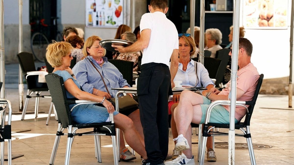 Andalucía baja de los 700.000 parados tras registrar 8.780 desempleados menos en junio
