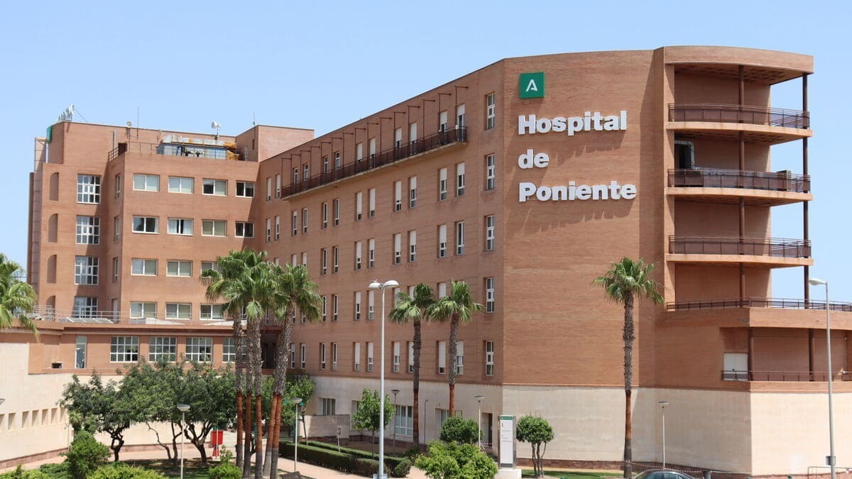 Así atiende borracho a niños un pediatra en las Urgencias del Hospital de Poniente en Almería