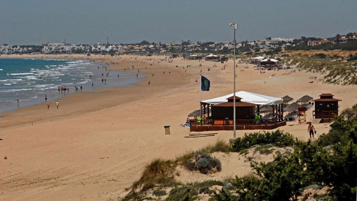 Un chiringuito en la playa de la Barrosa en Chiclana