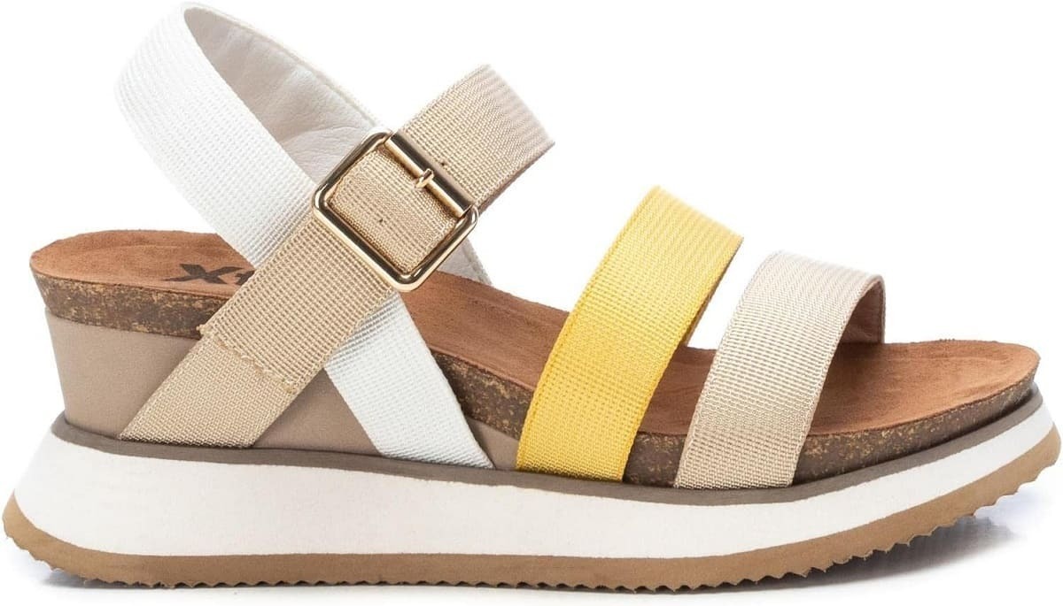 Sandalias con cuña deportiva y hebilla de Xti en Amazon