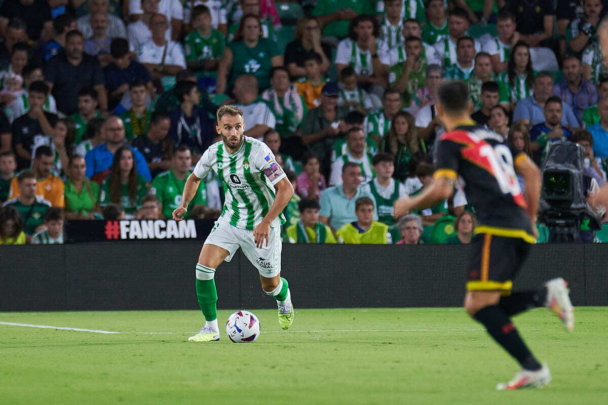 Pezzella en el Real Betis - Rayo Vallecano | Salvador López Medina para El MIRA