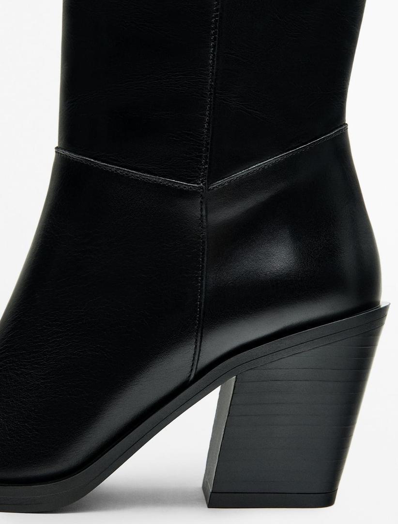 Bota de piel de vacuno y tacón cuadrado de Massimo Dutti