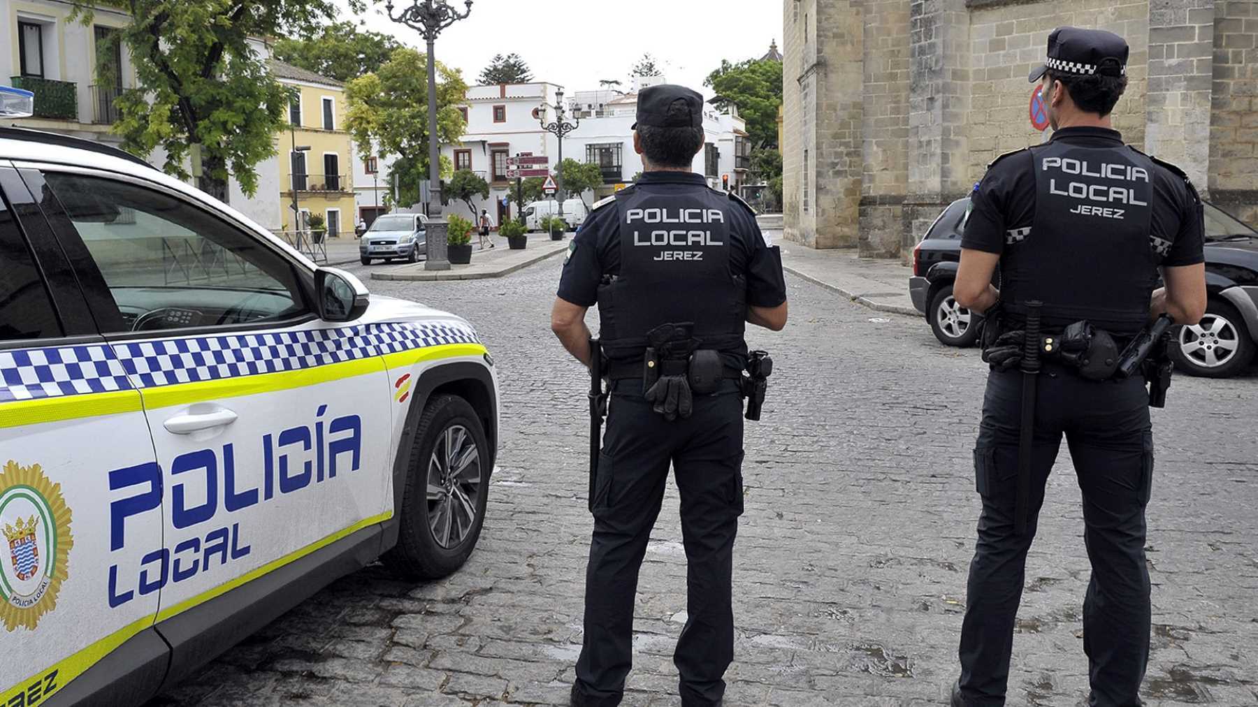Agentes de la Policía Local en el centro de Jerez