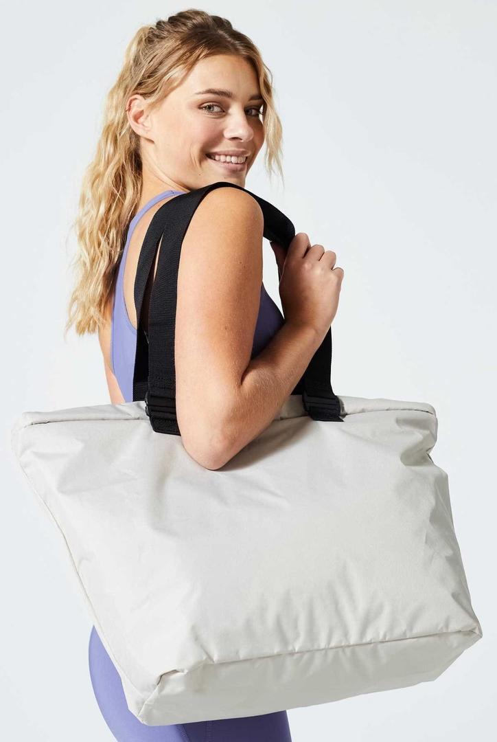 Bolsa gimnasio fitness 25L reversible mujer Domyos gris crudo de Decathlon