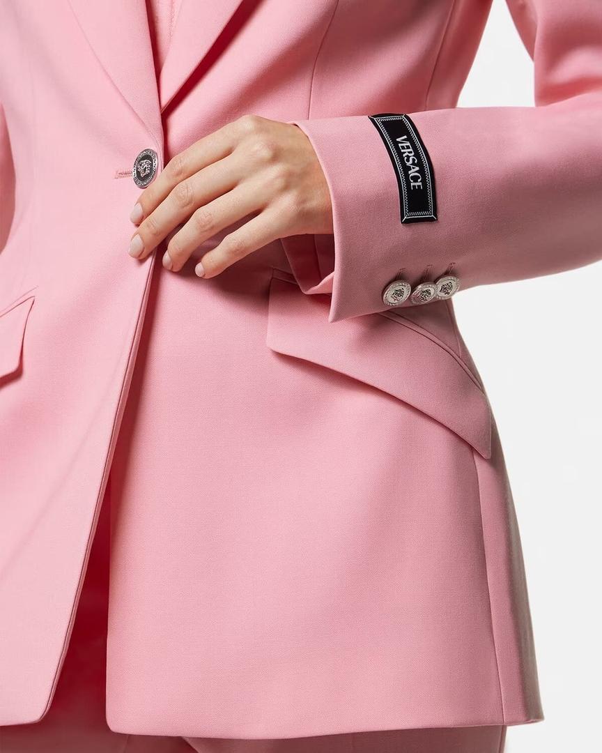 Chaqueta blazer de botonadura simple color rosa de Versac