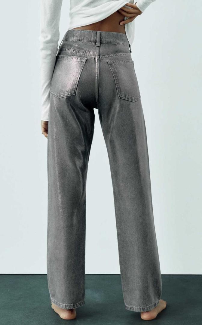 Jeans recto tiro medio foil de Zara