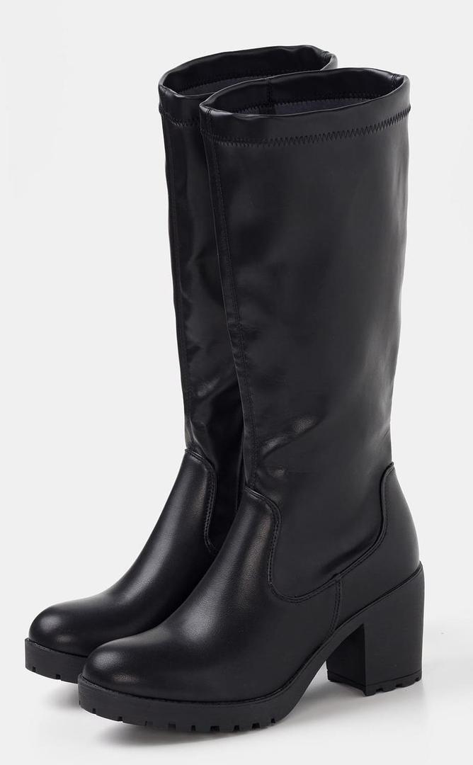 Botas de caña alta y tacón