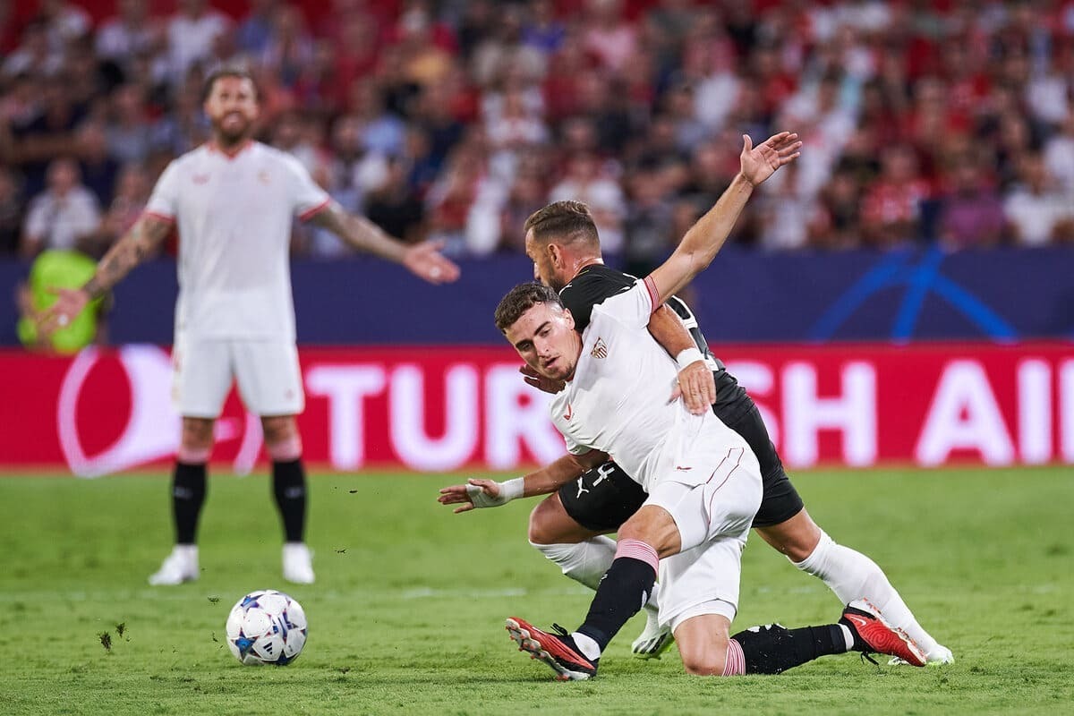 Pedrosa en el Sevilla FC - Lens | Salvador López Medina para El MIRA