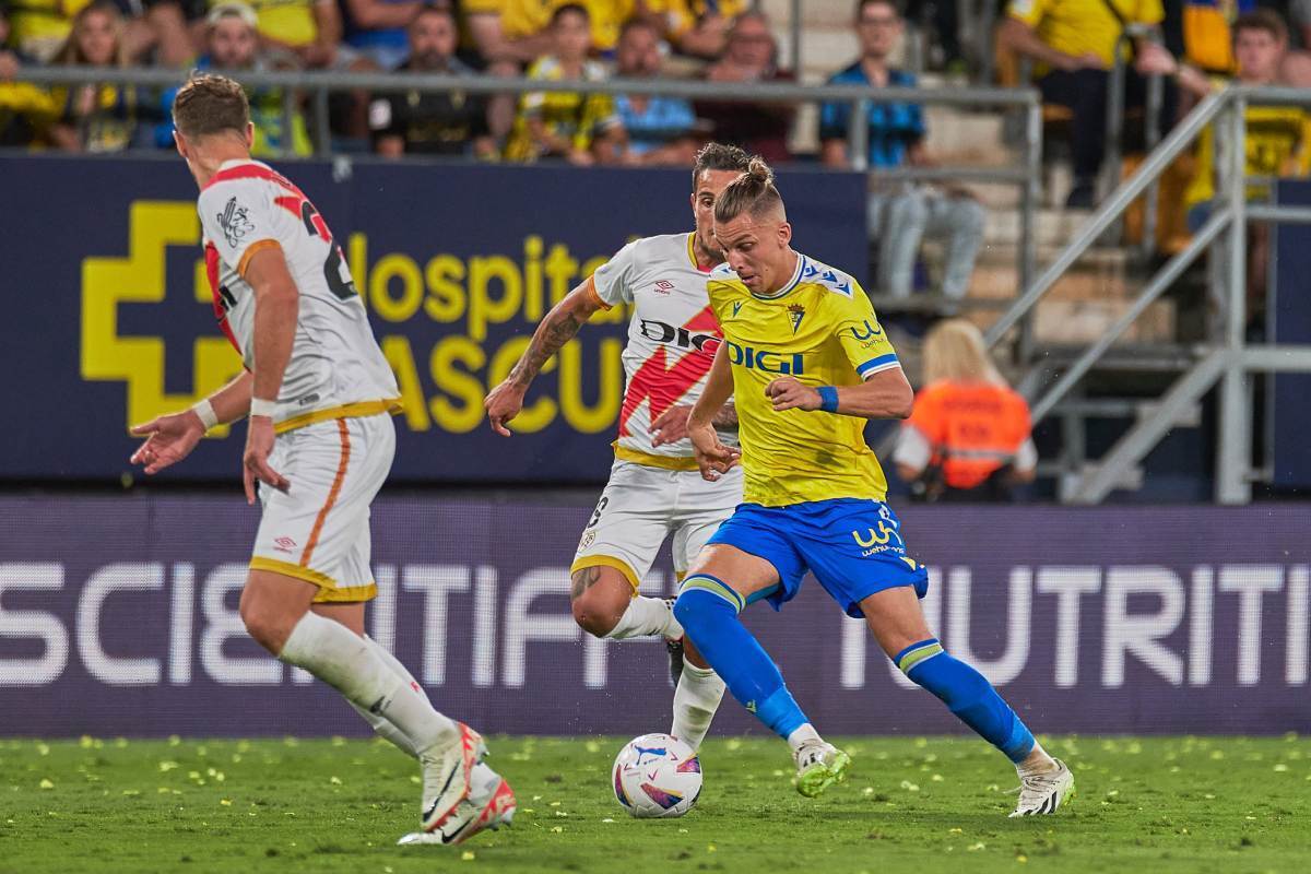 Iván Alejo en el Cádiz CF - Rayo Vallecano | Salvador López Medina para El MIRA