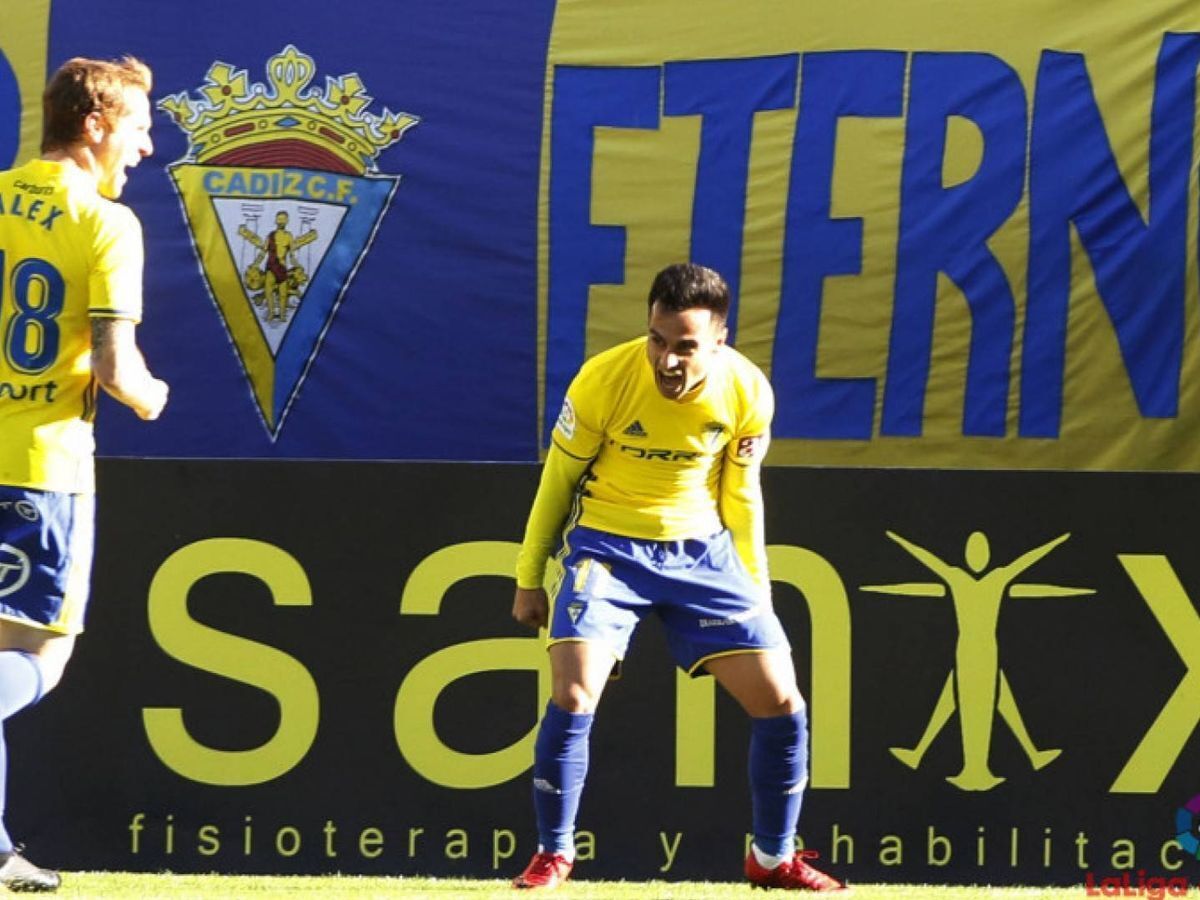 Álvaro García celebra un gol con la elástica del Cádiz CF | LaLiga